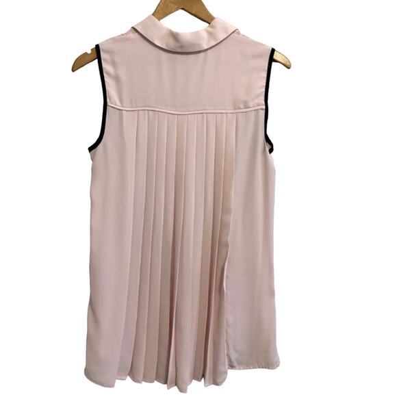 Vince Camuto Ballet Pink Sleeveless Button Down Blouse - Picture 3 of 6